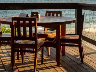 Almoço à beira-mar: por que o cenário também faz parte da experiência gastronômica